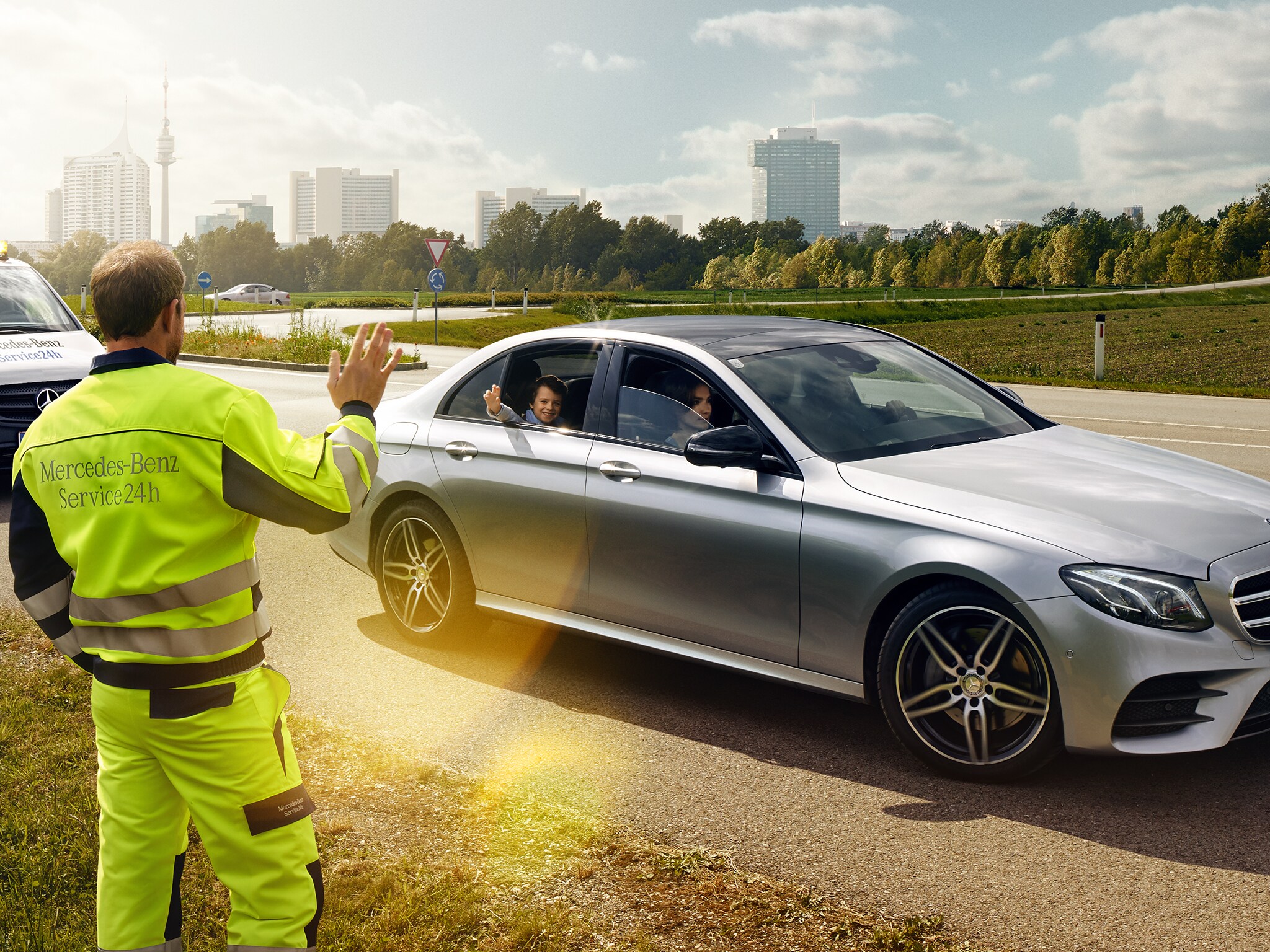 Mercedes-Benz Service Hotline: Help is on the way.