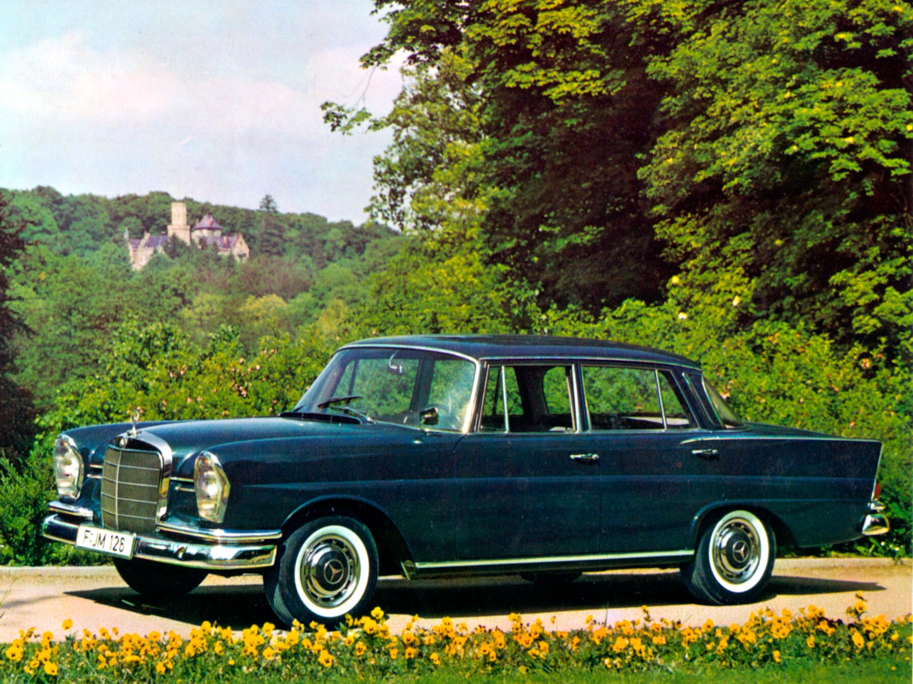 « Mercedes à aileron arrière » Mercedes-Benz 220 SEb W 111