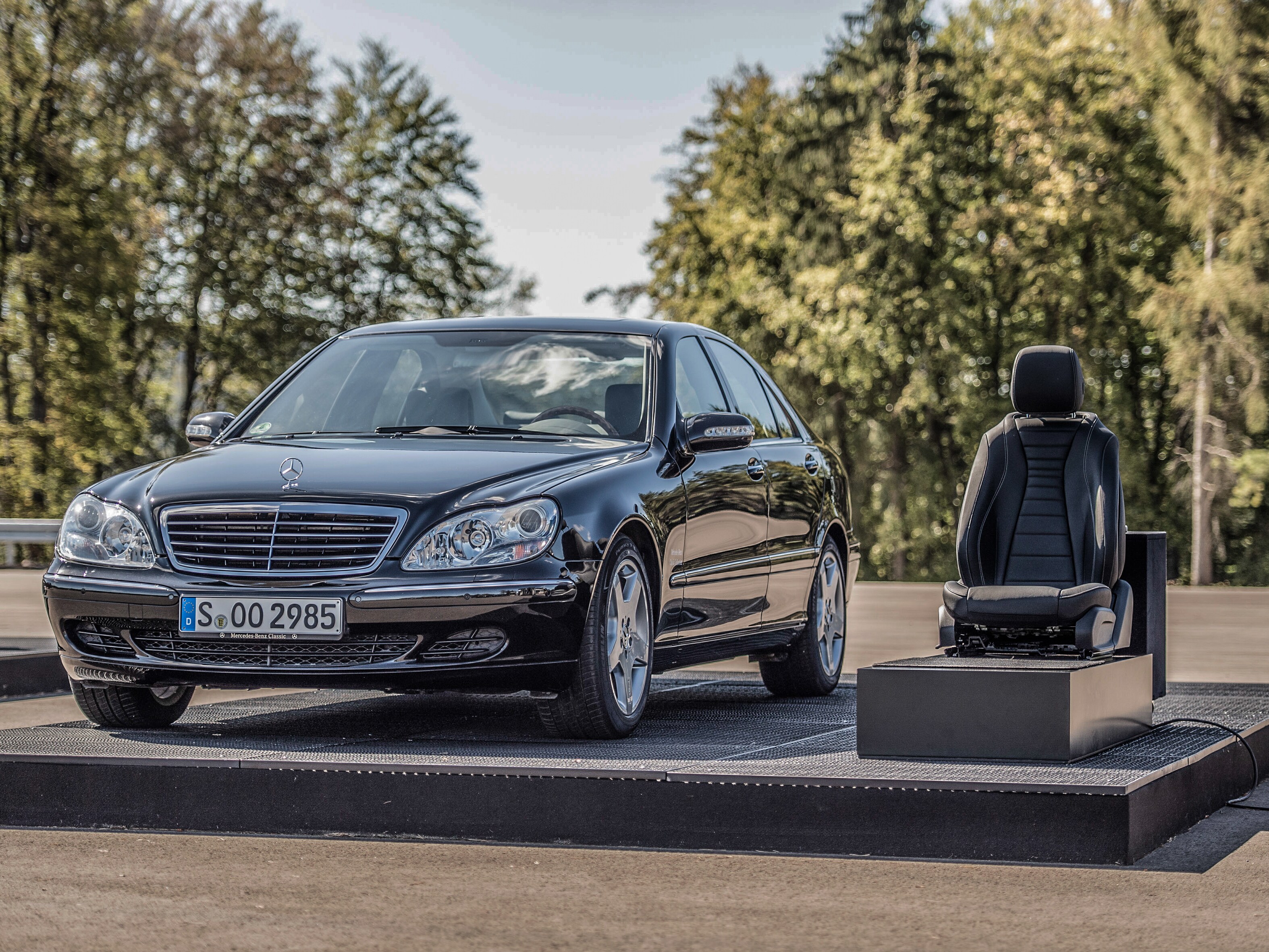 Démonstration statique de la protection préventive des passagers PRE-SAFE® (Mercedes-Benz S 350 4MATIC, série 220)