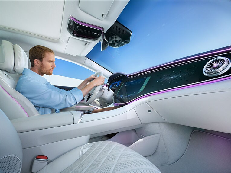 Der MBUX Sprach-Assistent als eines von verschiedenen Digitalen Extras von Mercedes-Benz.
