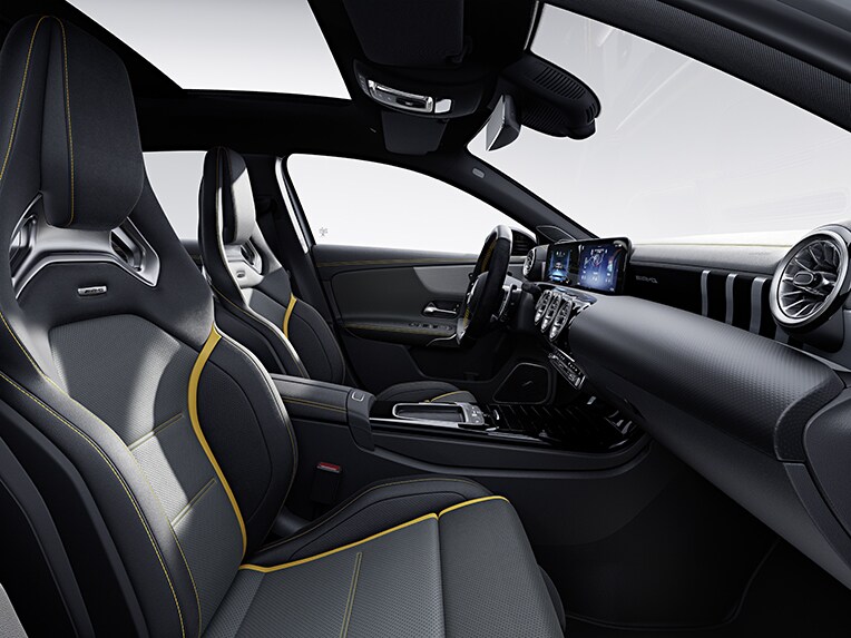 L'intérieur de la Classe A à hayon de Mercedes-AMG.