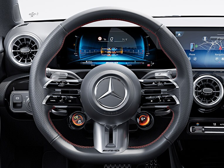 Le volant Performance AMG en cuir Nappa de la Mercedes-AMG Classe A à hayon.