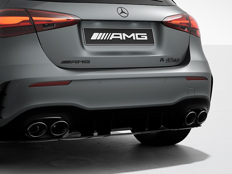 L'arrière de la Classe A à hayon de Mercedes-AMG avec Real Performance Sound AMG.