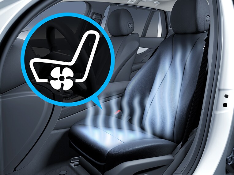 Les commandes dans la porte de la Classe A à hayon de Mercedes-AMG.