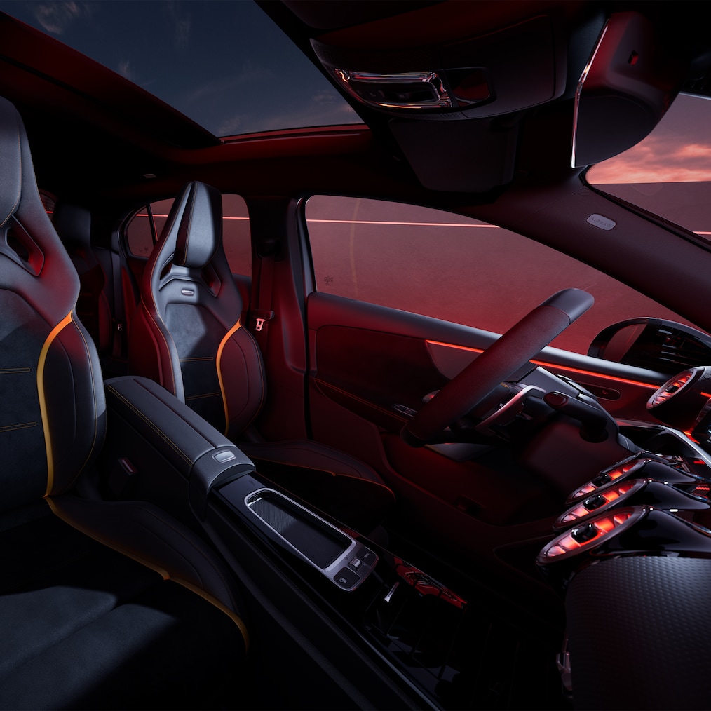 L'intérieur de la Mercedes-AMG Classe A avec sièges Performance AMG et volant Performance AMG.