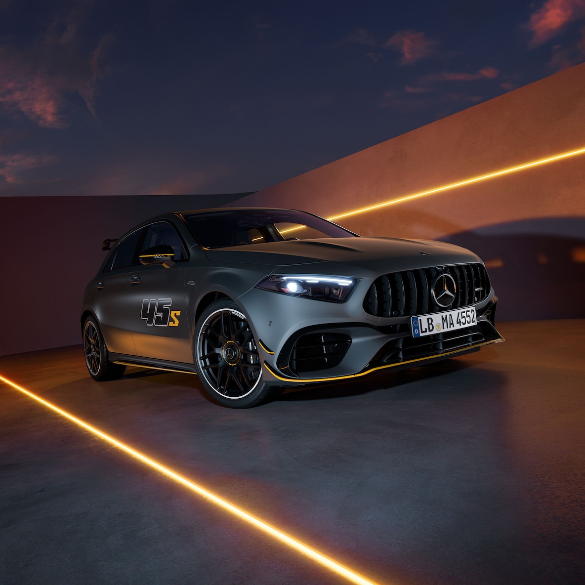 La Mercedes-AMG A&nbsp;45&nbsp;S 4MATIC+ Final Edition en gris montagne MAGNO ou noir nocturne MANUFAKTUR.
