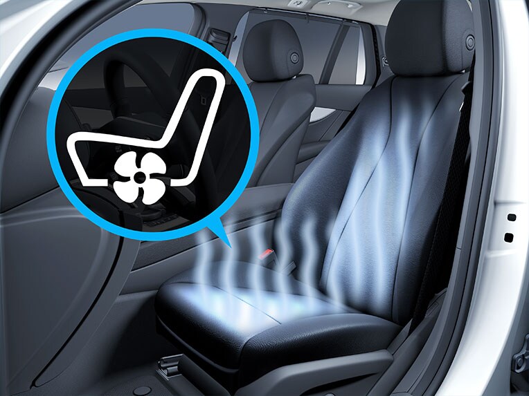Les sièges dans l'habitacle de la Mercedes-AMG Classe A Berline.