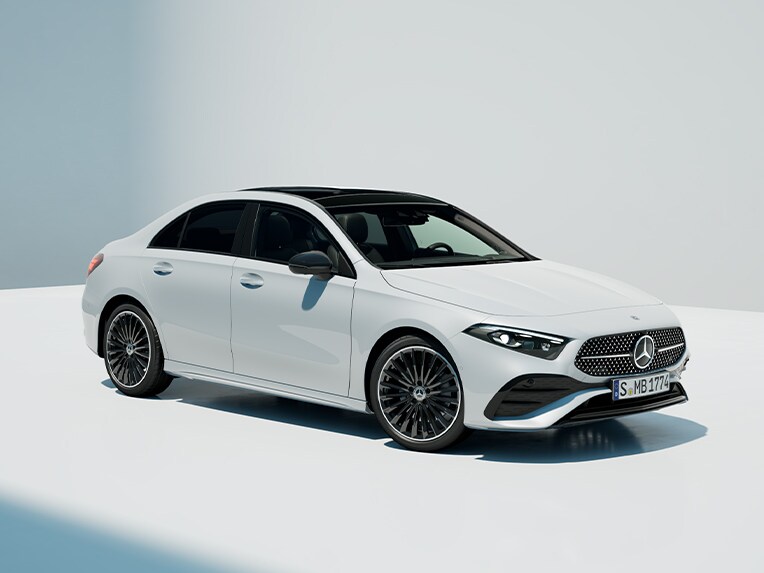 La Classe A Berline de Mercedes-Benz vue de face.
