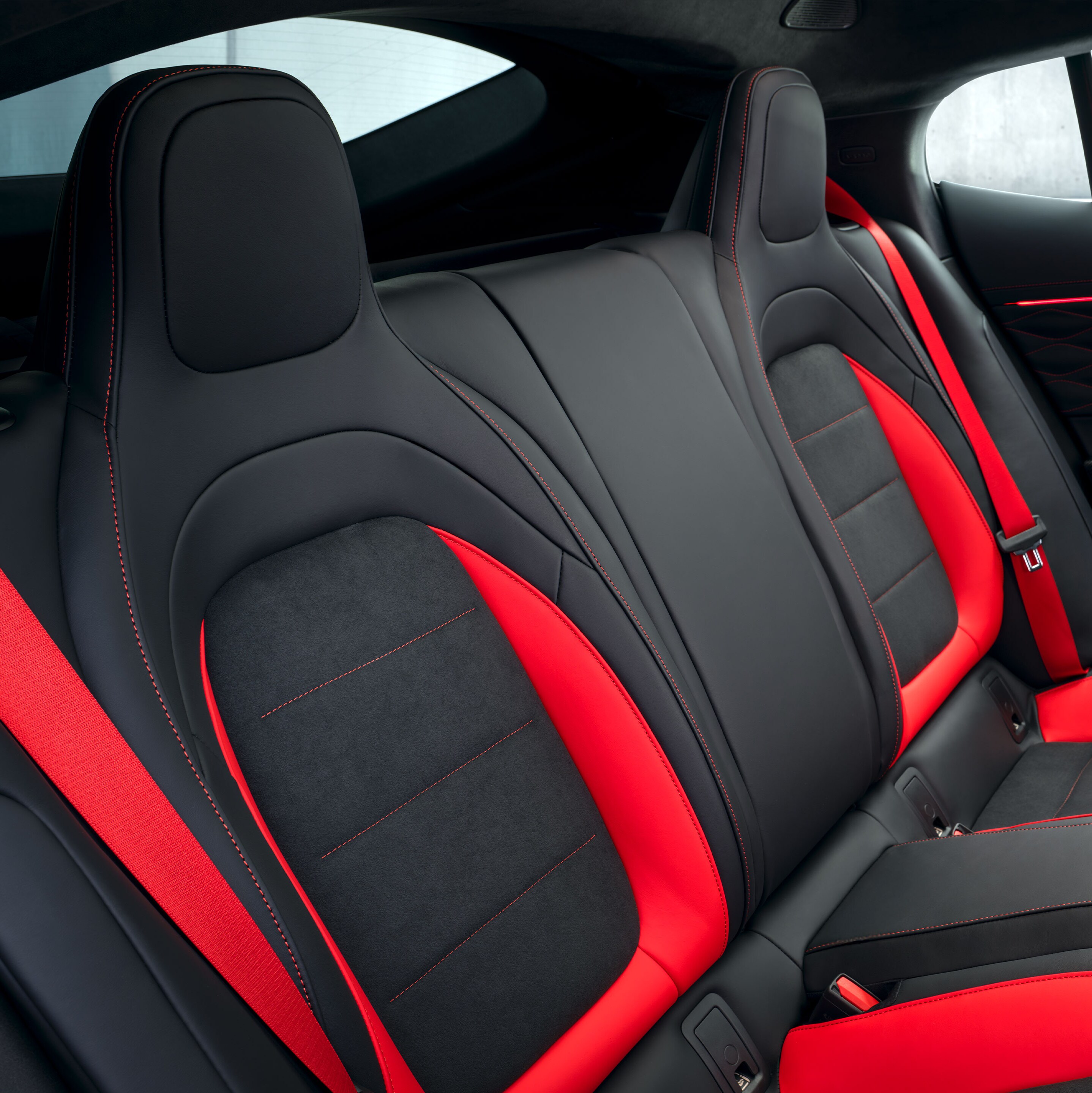 Confort des sièges arrière dans le nouveau GT Coupé 4&nbsp;portes de Mercedes-AMG.