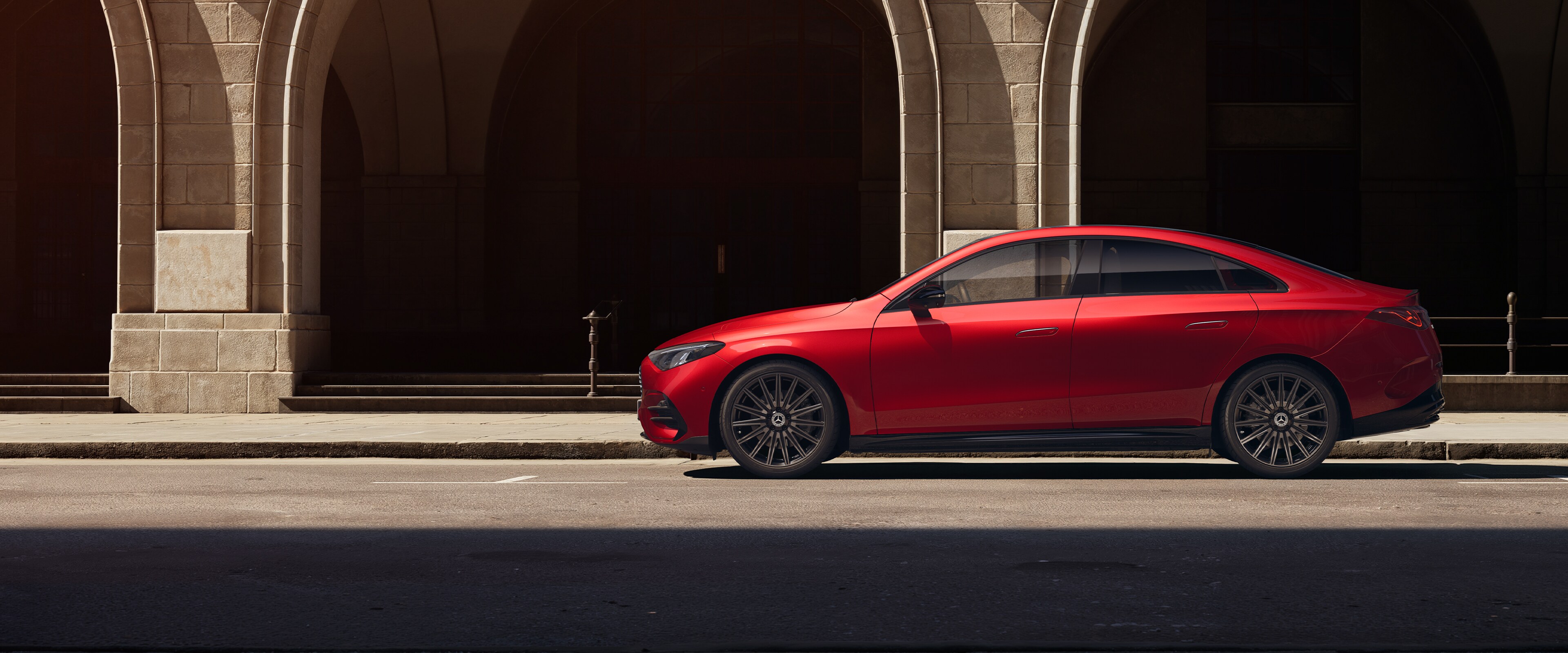 La Mercedes-Benz CLA Berline, vue de profil.