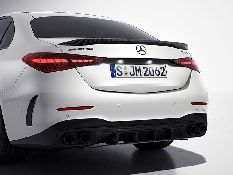 Das AMG Carbon-Paket Exterieur I und II der Mercedes-AMG C-Klasse Limousine.