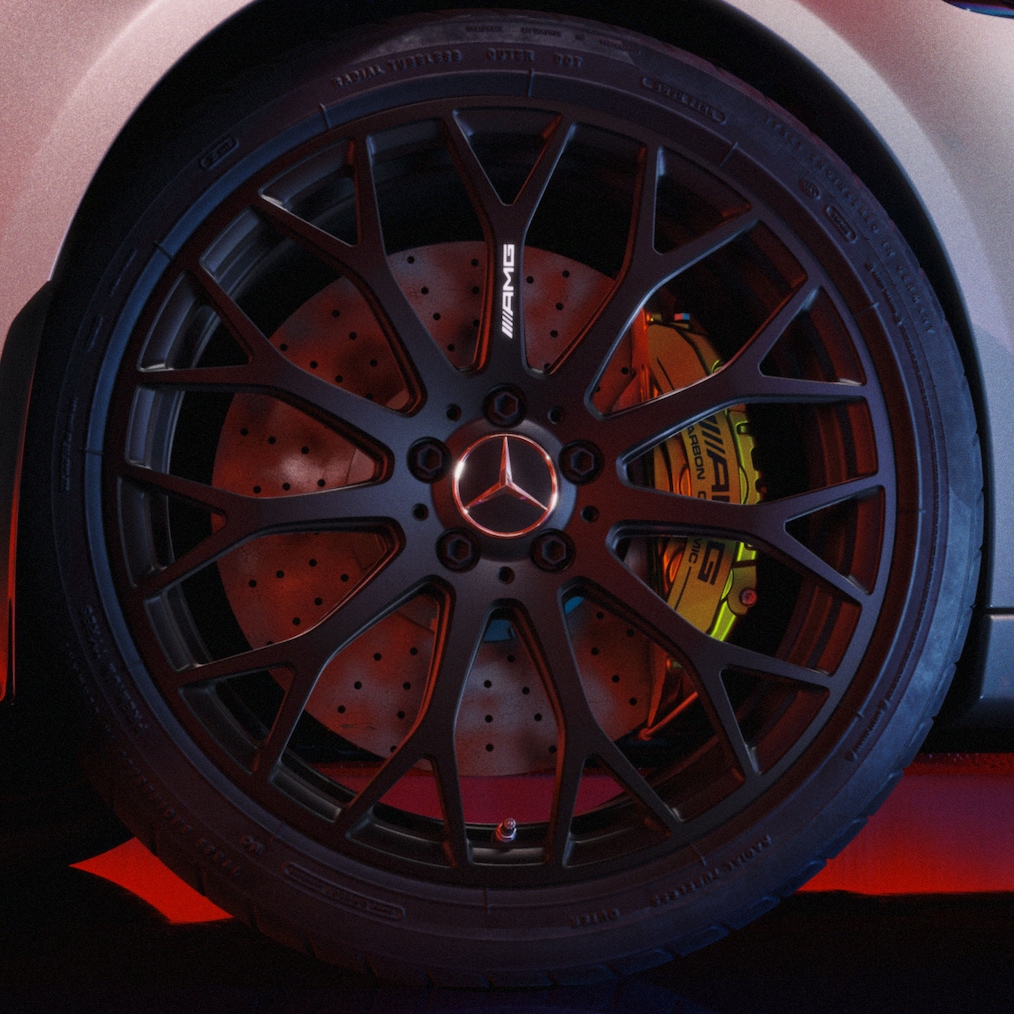 Gros-plan sur la jante forgée AMG RZT sur une Mercedes-AMG C 63 S E PERFORMANCE.