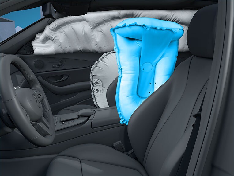 La Mercedes-Benz Classe C Berline avec airbag médian.