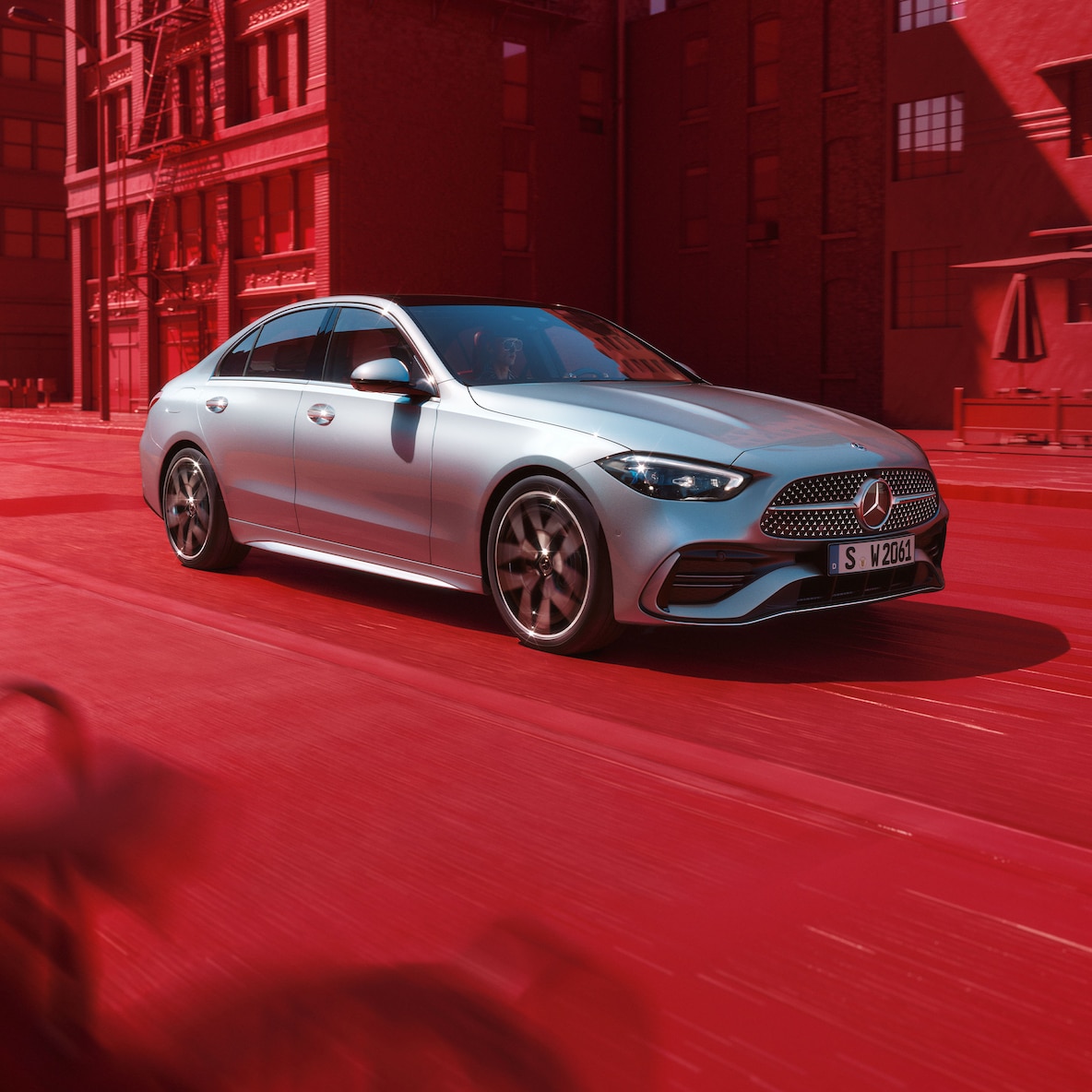 Une Mercedes-Benz Classe C Berline dans une vue de 3/4 avant.