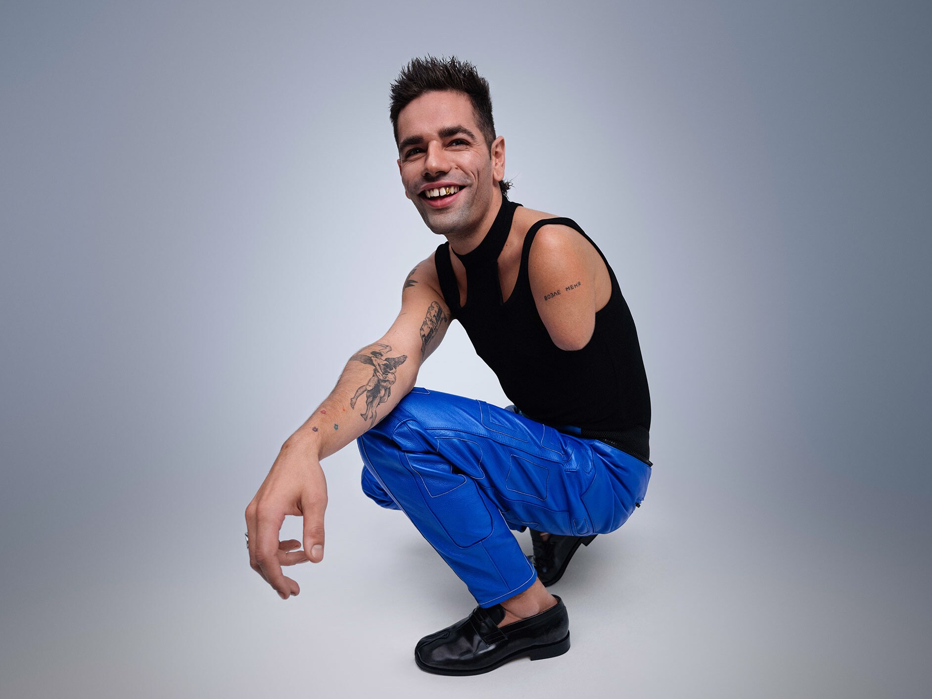 Motiv von einem Mann ohne Arm.