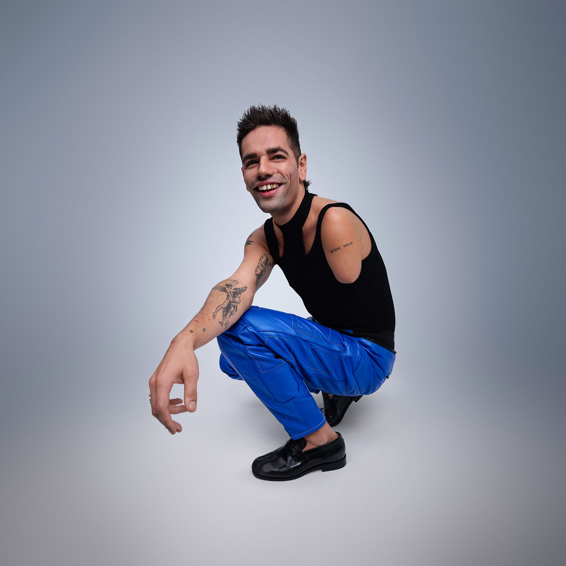 Personnalisation | Aides à la conduite | Mercedes-Benz Image d'un homme avec un bras amputé.