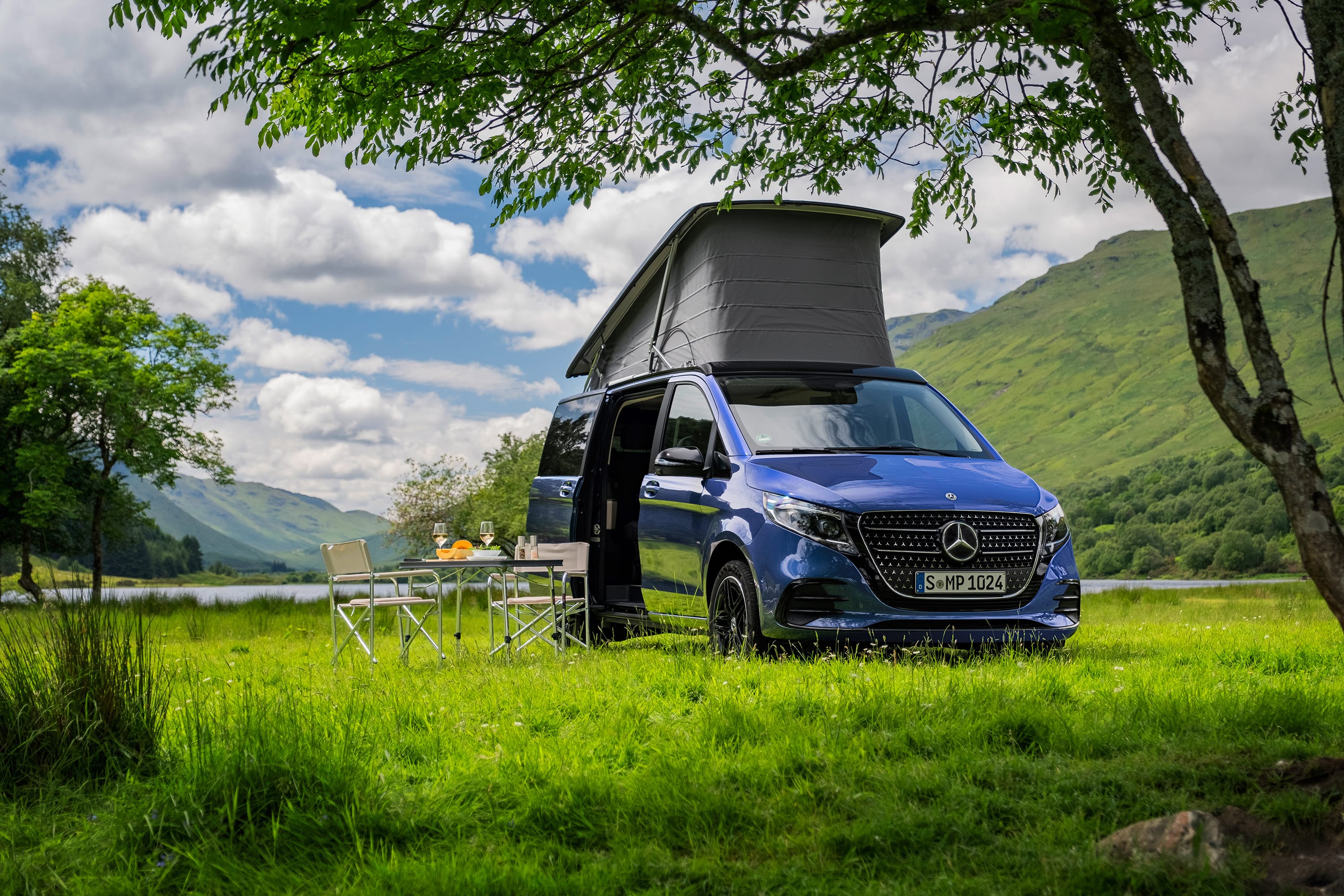 Zeit für zwei | Marco Polo Welt | Mercedes-Benz Der Mercedes-Benz Marco Polo wurde an einem berühmten Reiseziel präsentiert und vereint stilvolles Design mit erstklassigem Reisekomfort und vielseitigen Campingmöglichkeiten.