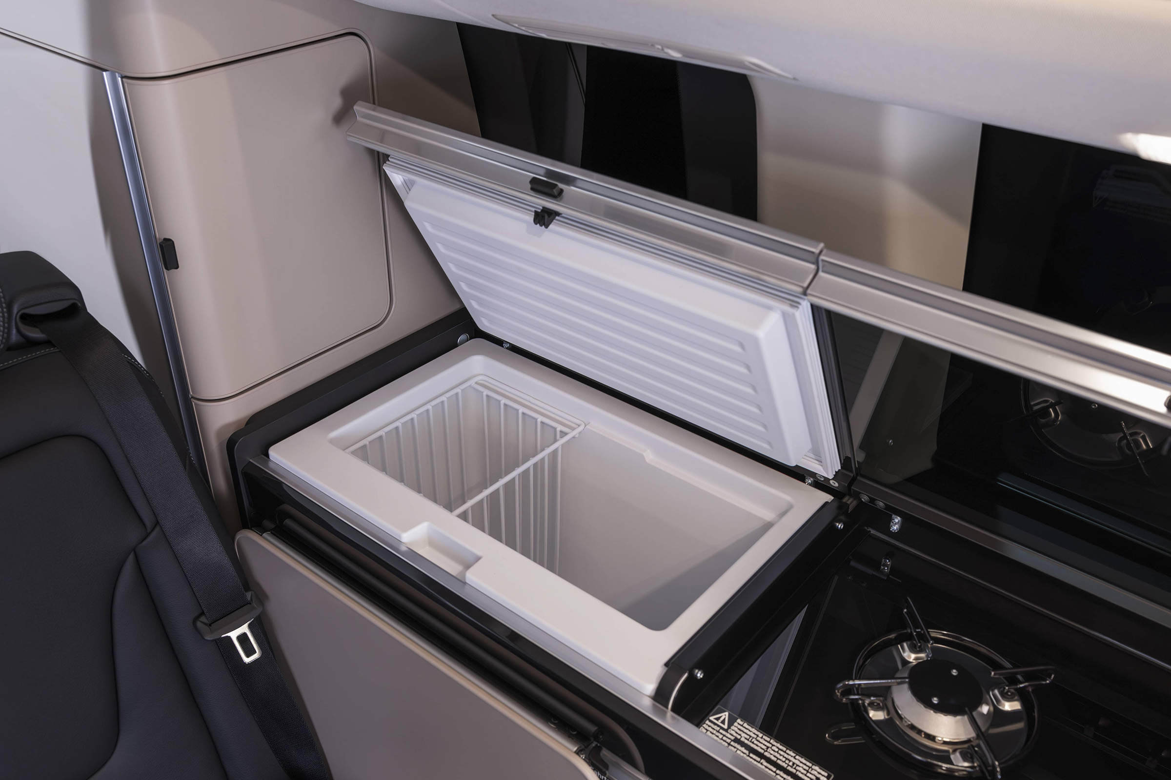 40 Liter Stauraum | Marco Polo Welt | Mercedes-Benz Mercedes-Benz Marco Polo Reisemobil mit praktischem Stauraum für längere Reisen.