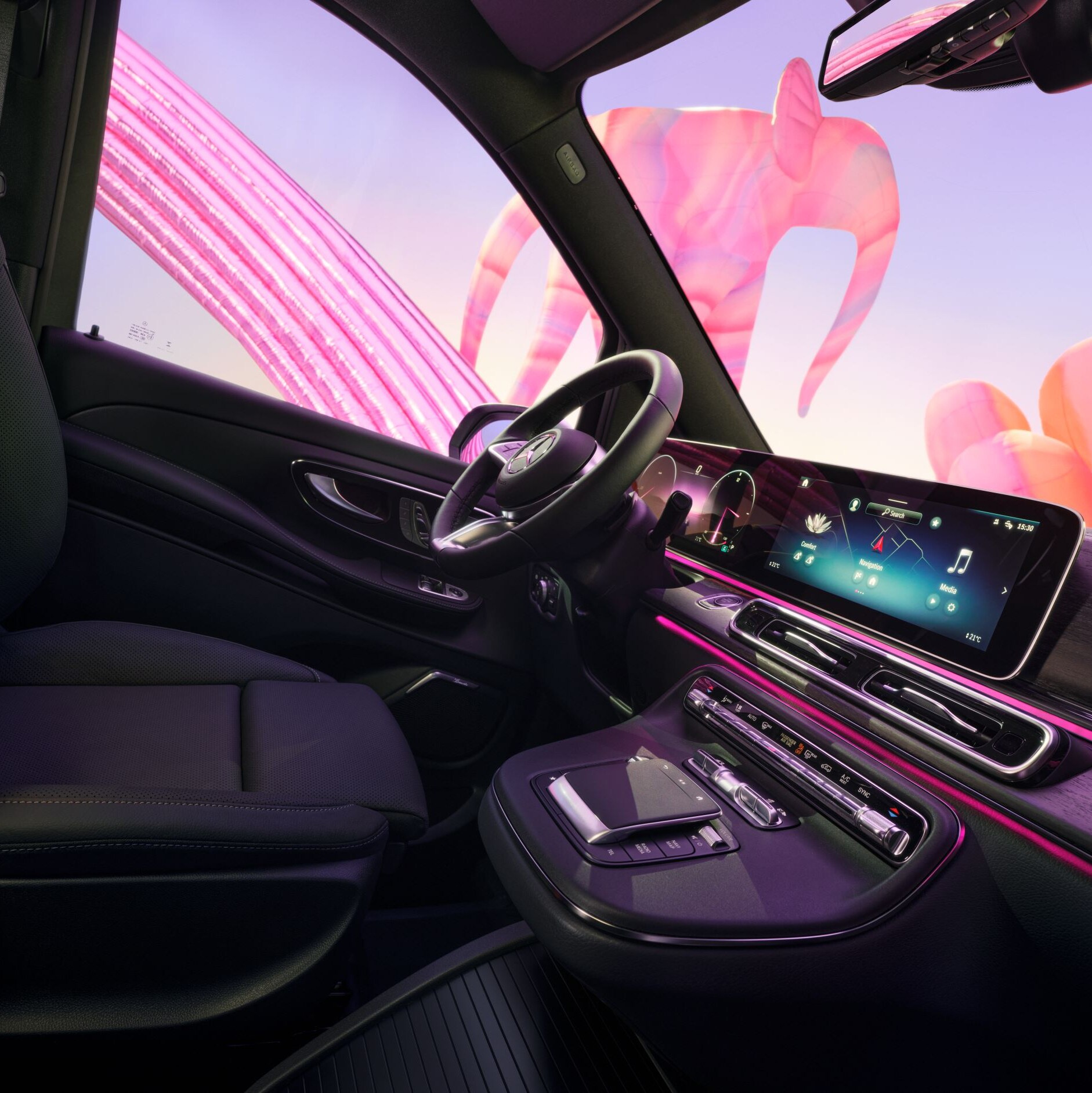 Display multimediale Mercedes-Benz con comando touch.