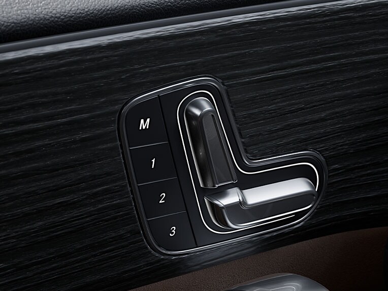 Le siège conducteur réglable électriquement avec fonction mémoire dans la Mercedes-Benz CLA Coupé.