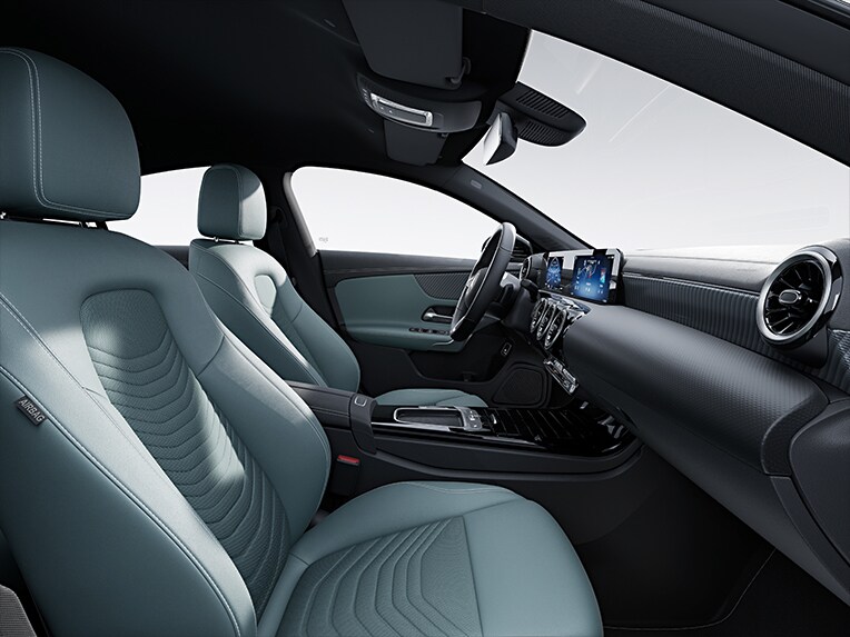 La Mercedes-Benz CLA Coupé avec ligne d'équipement Progressive dans l'habitacle.
