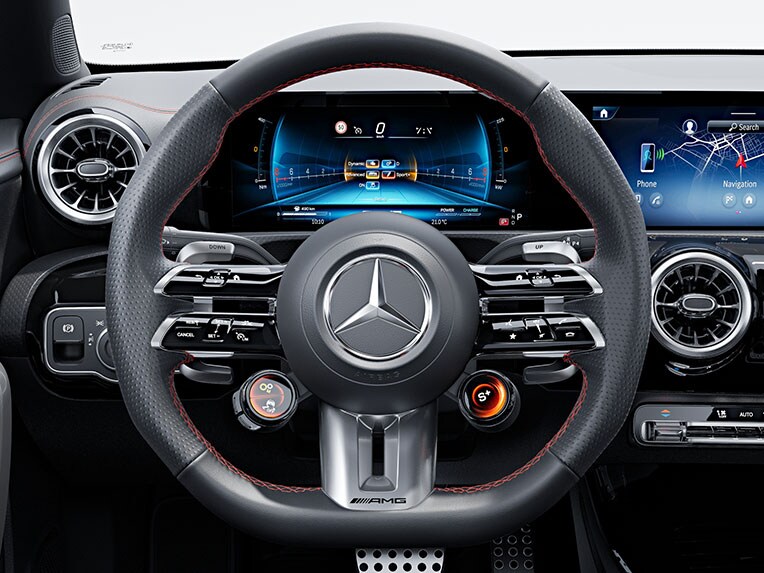 Das Performance Lenkrad in Leder Nappa im CLA Coupé von Mercedes-AMG.