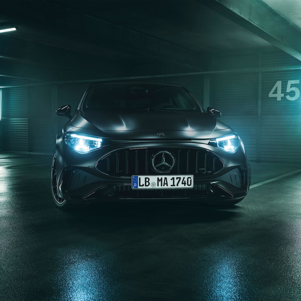 Il frontale specifico AMG della nuova Mercedes-AMG CLA 45 4MATIC+ electric.
