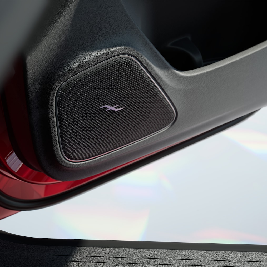 Gros plan sur un haut-parleur du système de sonorisation surround Burmester®.