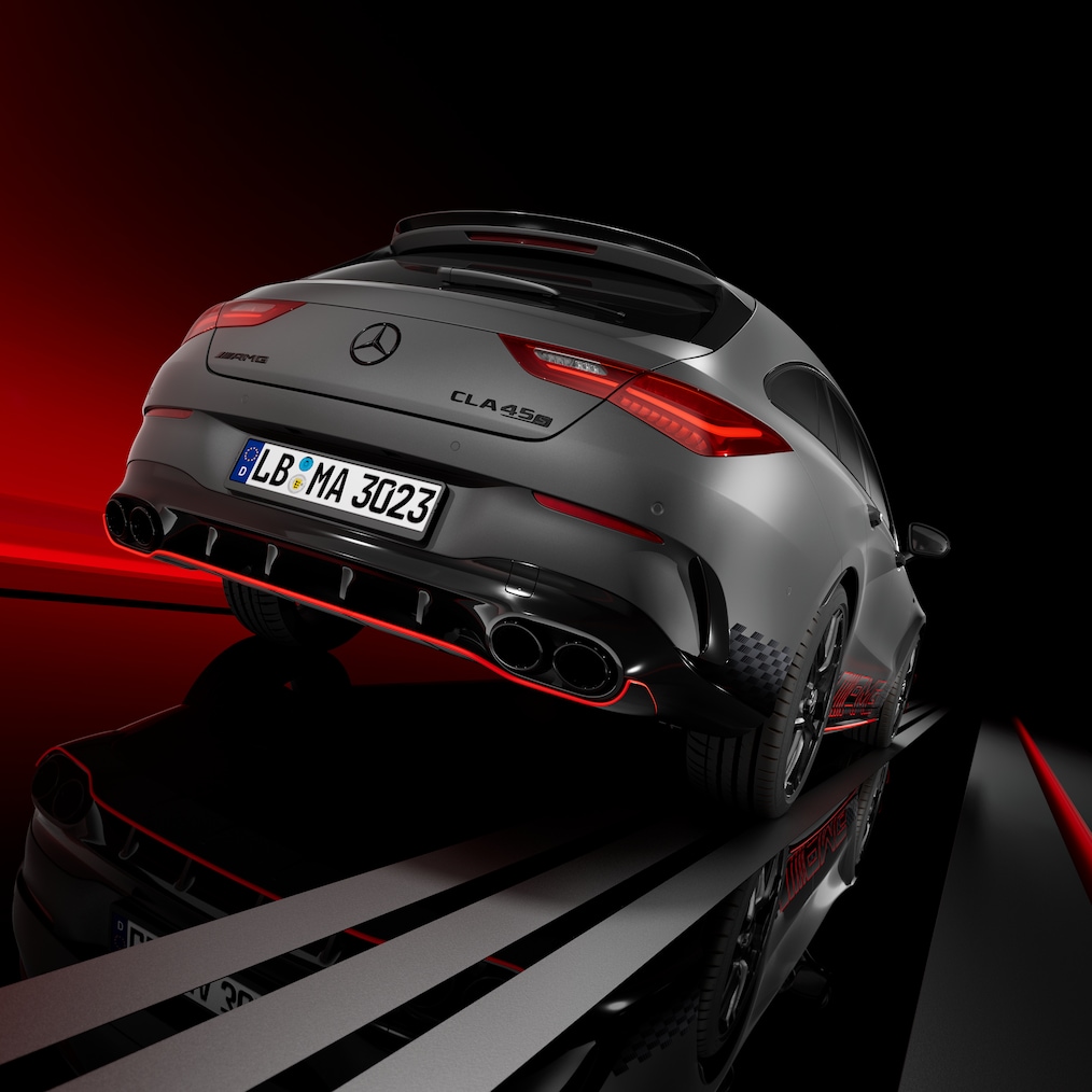 La Mercedes-AMG CLA 45 S 4MATIC+ Shooting Brake dans une vue de 3/4 avant/arrière.