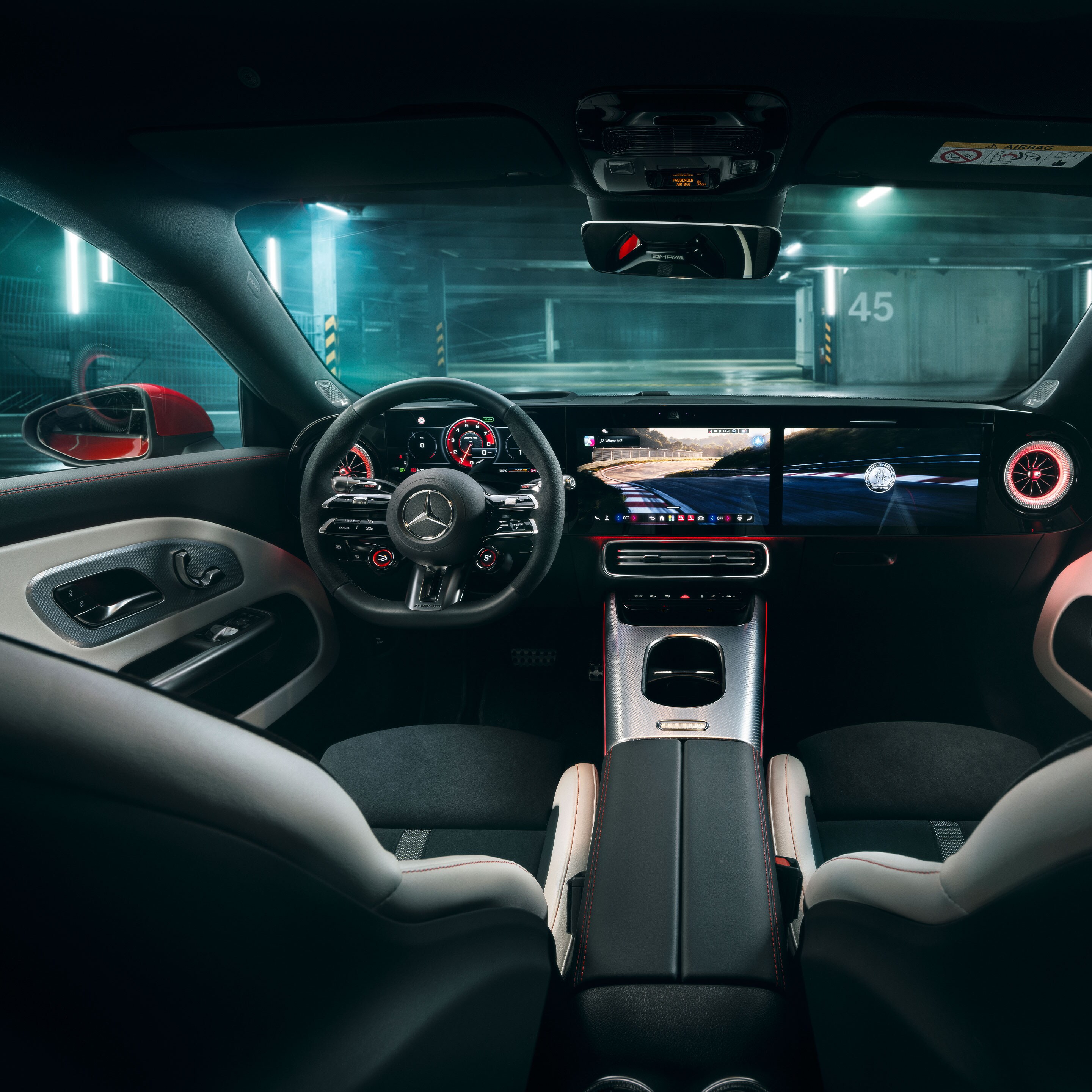 L'intérieur de la toute nouvelle Mercedes-AMG CLA 45 4MATIC+ Shooting Brake électrique.