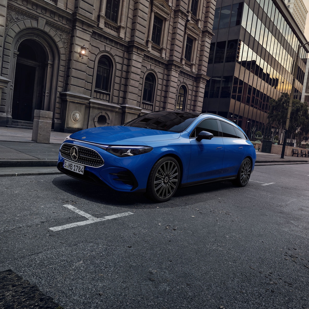 Heckansicht des Mercedes-Benz CLA Shooting Brake X178 mit AMG Line Plus.