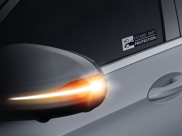 Eine Illustration der Funktionsweise des GUARD 360° Fahrzeugschutzes im Mercedes-Benz CLE Coupé.
