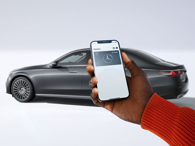 E-Klasse von Mercedes-Benz mit Digitalem Fahrzeugschlüssel.