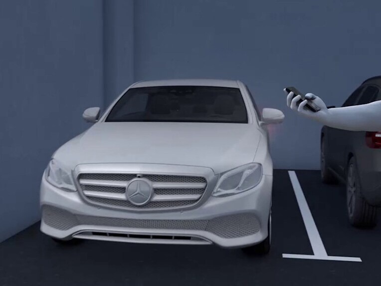 Die Parksysteme für die E-Klasse Limousine von Mercedes-Benz.