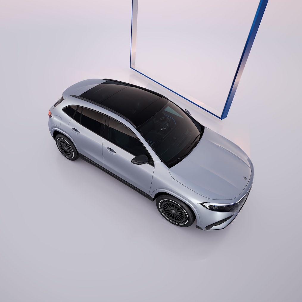 Vista posteriore della Mercedes-Benz EQA.