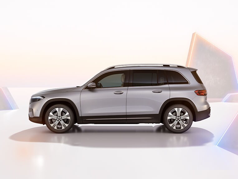 La Mercedes-Benz EQB nella versione Progressive.