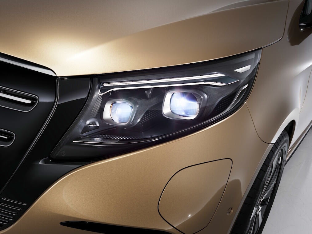 Profitez d'une excellente visibilité avec les phares MULTIBEAM LED avec assistant de feux de route PLUS, que ce soit sur les autoroutes, les routes secondaires ou dans la circulation urbaine.