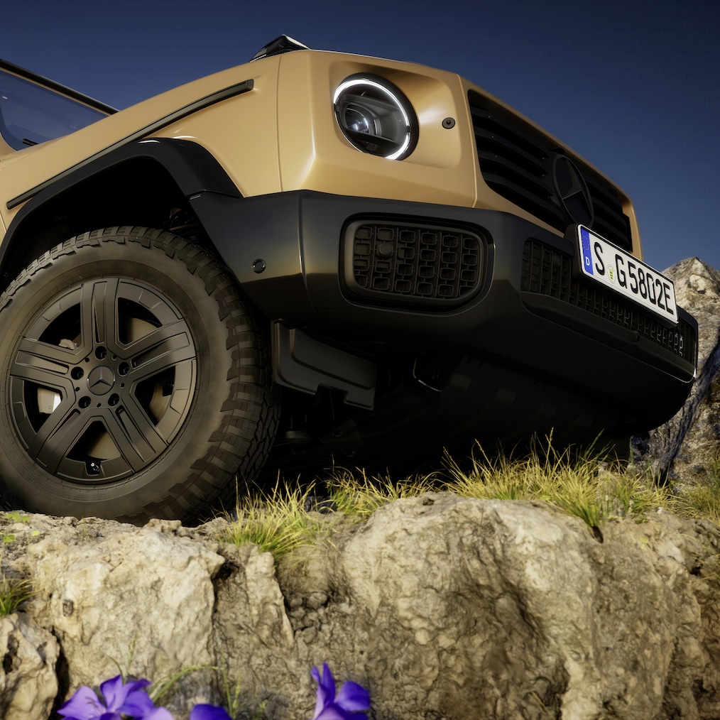 La protection anti-encastrement du soubassement moteur en noir graphite de la Mercedes-Benz G&nbsp;580 avec technologie EQ.