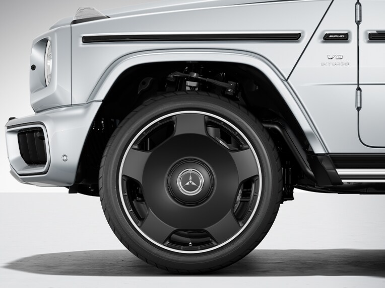 Les jantes forgées AMG de 55,9 cm (22") à 5 branches de la Mercedes-AMG Classe G.