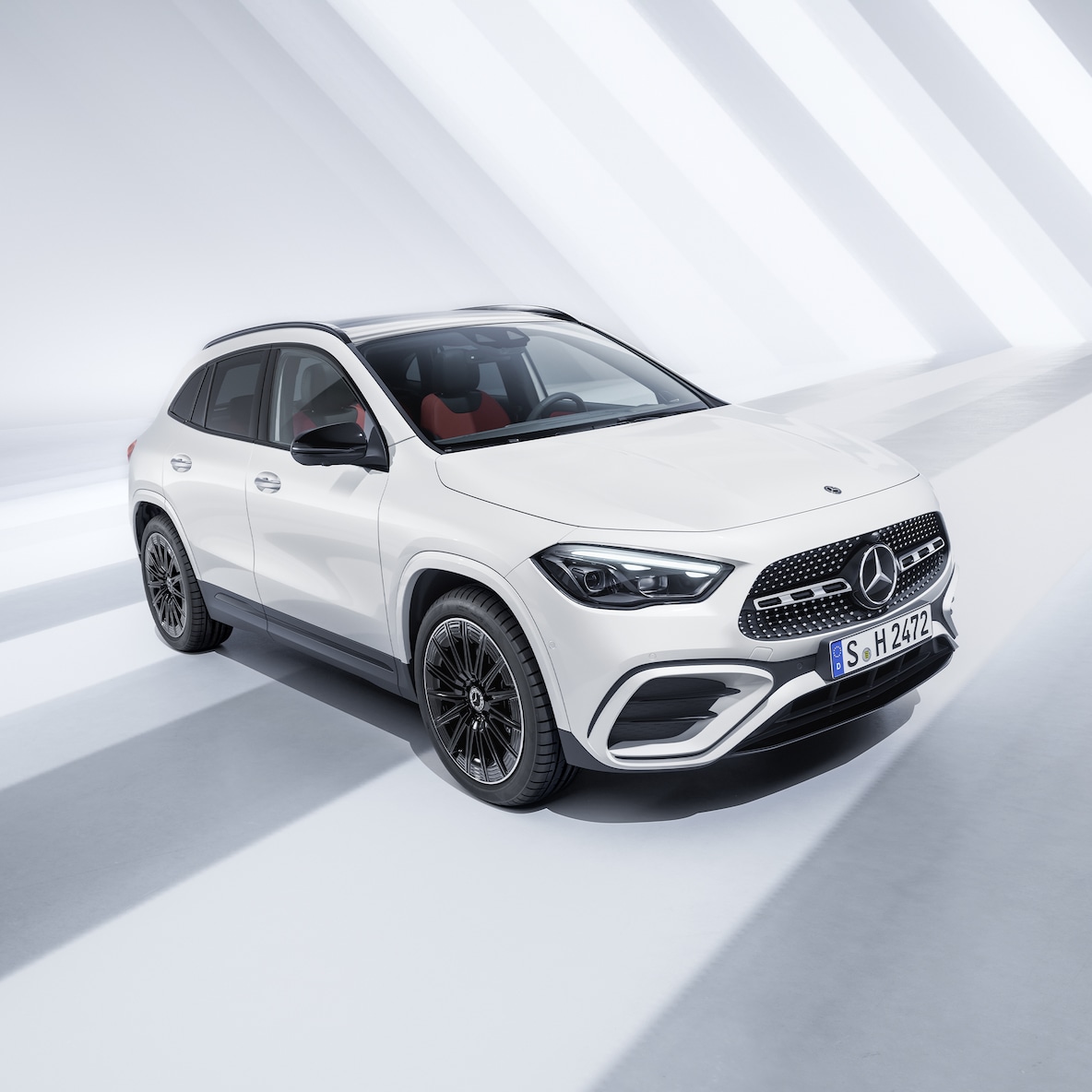 Vue latérale avant de la Mercedes-Benz GLA.