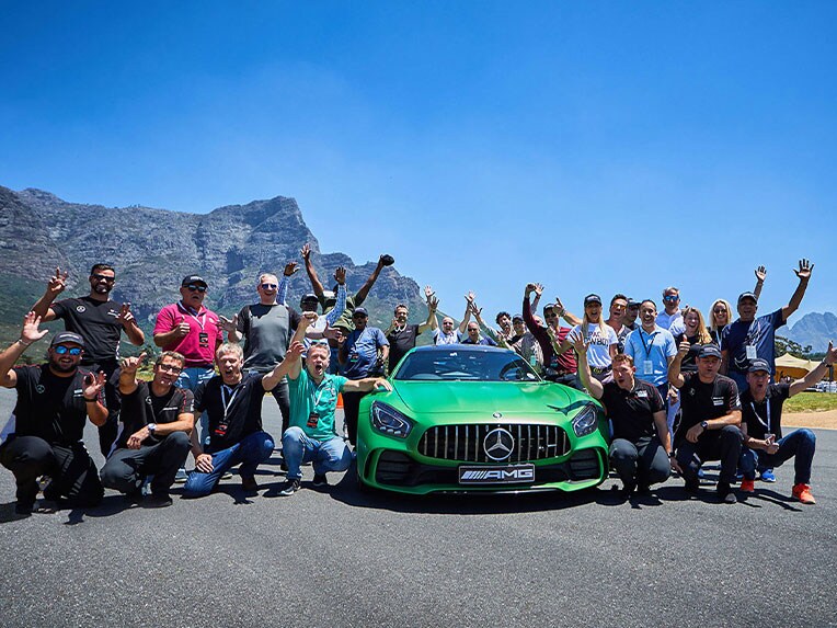 Der Mercedes-AMG GT R in einer Frontansicht.