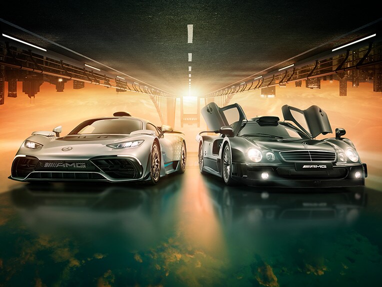 Ein Gruppenmotiv mit verschiedenen Mercedes-AMG Fahrzeugen.
