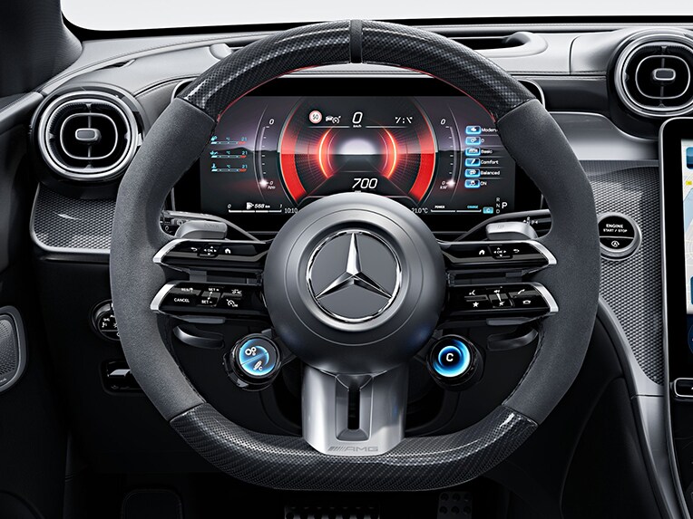 Il volante AMG Performance in carbon look/microfibra MICROCUT della Mercedes-AMG GLC Coupé.