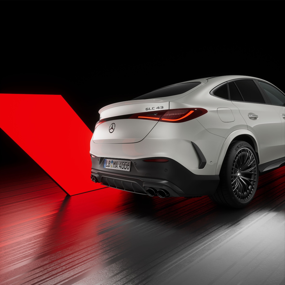Mercedes-AMG GLC Coupé in vista posteriore laterale destra.