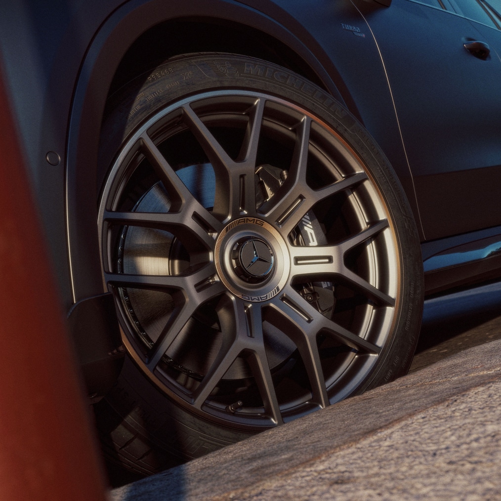 I cerchi forgiati da 53,3 cm (21 pollici) del nuovo Mercedes-AMG GLC Coupé.