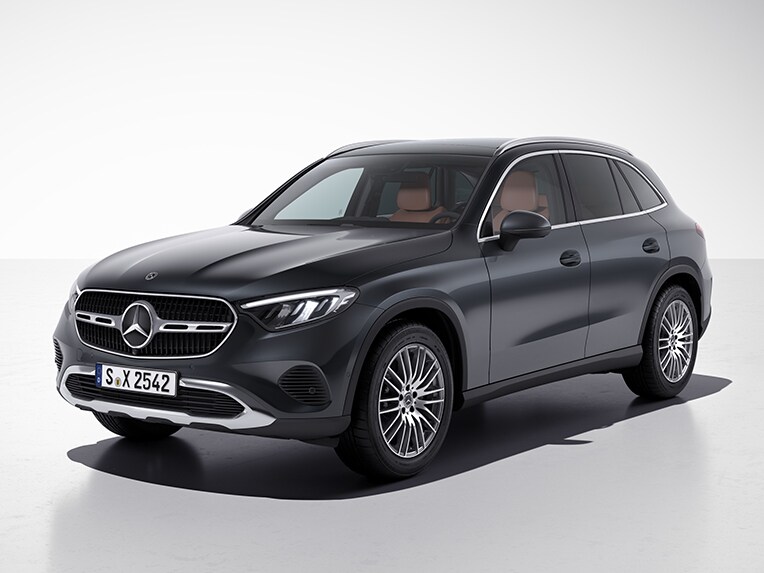 Der GLC Mercedes mit AVANTGARDE in einer seitlichen Frontansicht.