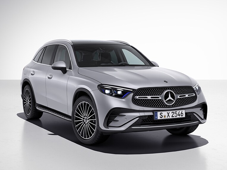 Der GLC von Mercedes-Benz in einer seitlichen Frontansicht mit AMG Line.