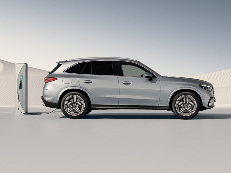 Der GLC 300 e 4MATIC mit EQ-Hybridtechnologie von Mercedes-Benz.