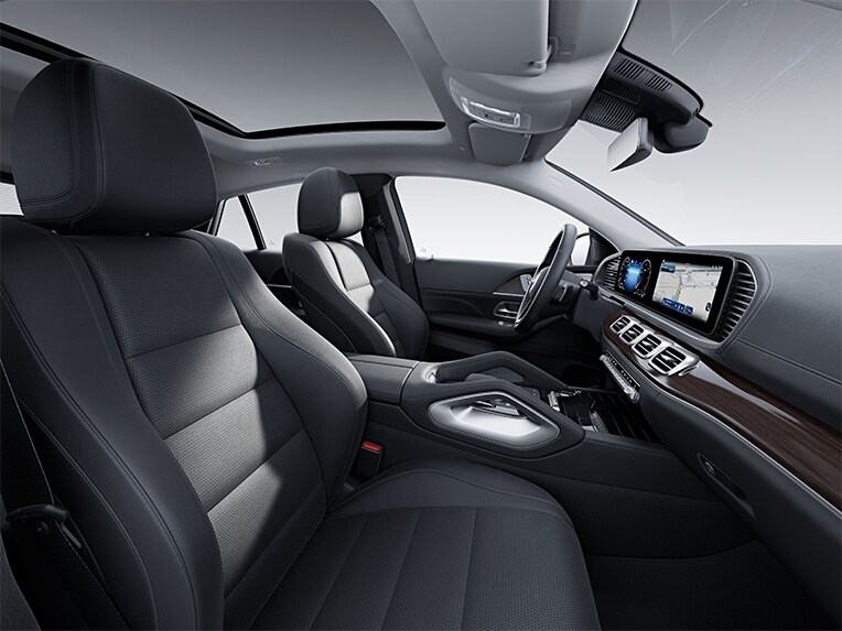 L’intérieur de la Mercedes-Benz GLE Coupé avec équipement de série.