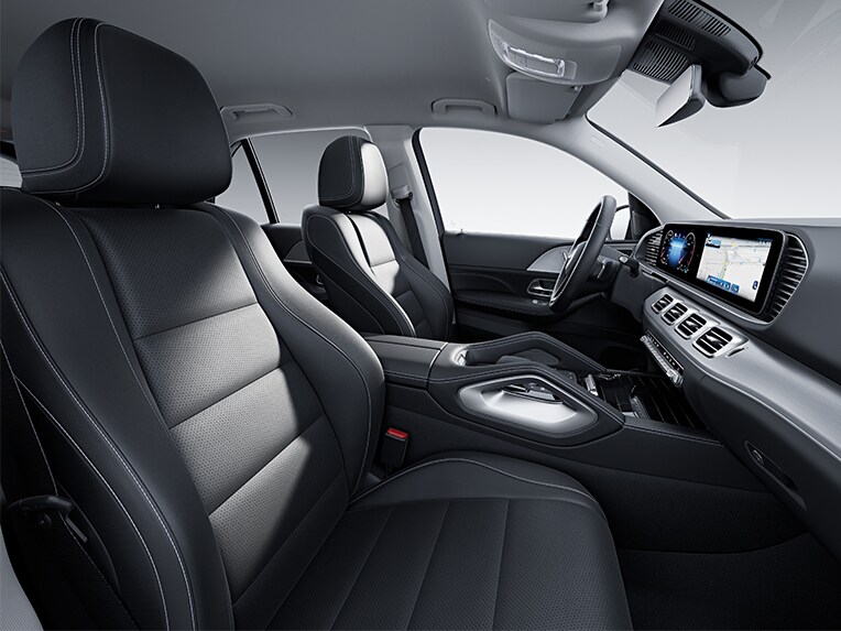 L'habitacle de la Mercedes-Benz GLE avec équipement de série.
